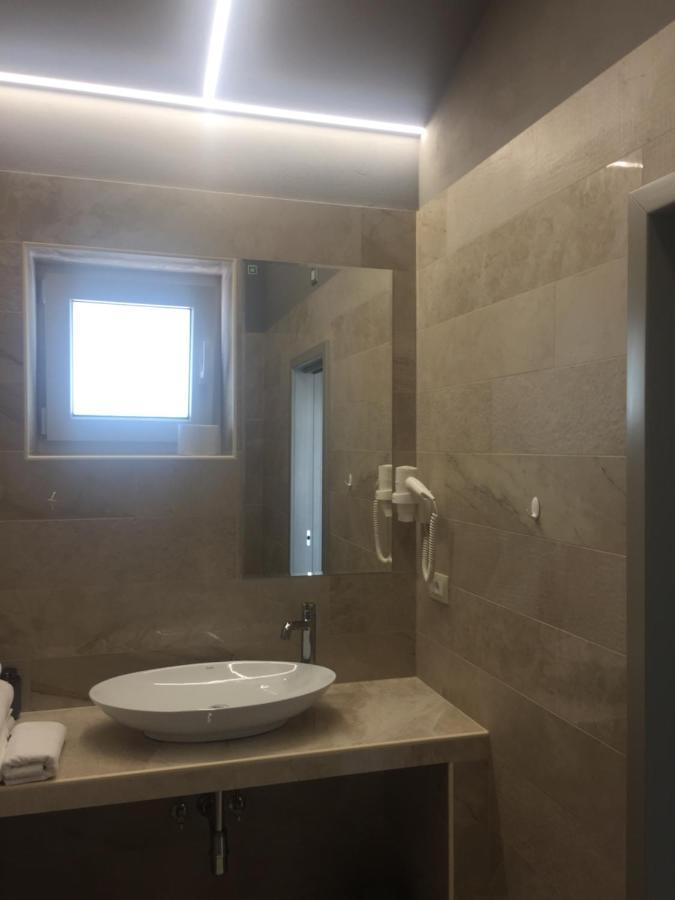 Rooms And Apartments Lisjak โคเปร์ ภายนอก รูปภาพ