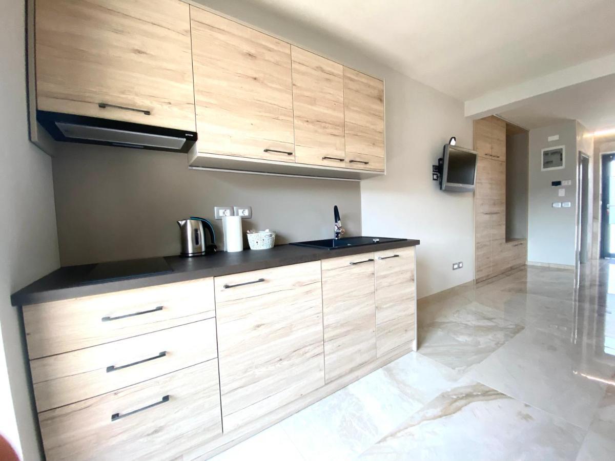 Rooms And Apartments Lisjak โคเปร์ ภายนอก รูปภาพ