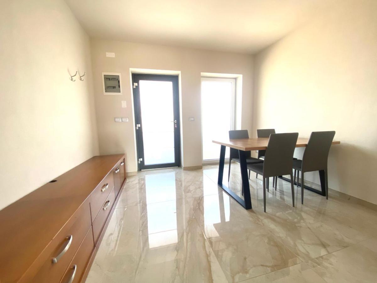 Rooms And Apartments Lisjak โคเปร์ ภายนอก รูปภาพ